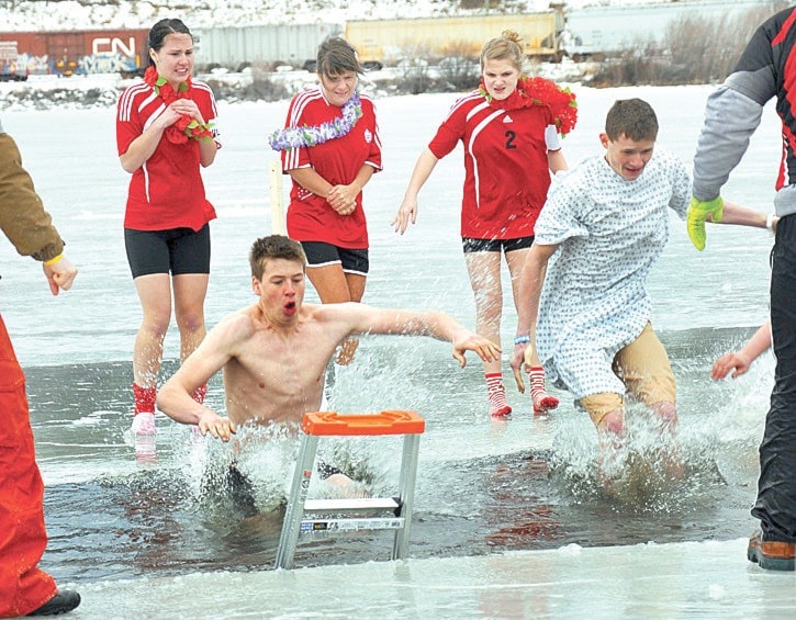 29521tribunefile-pic-GS-Polar-Bear-Swim-692