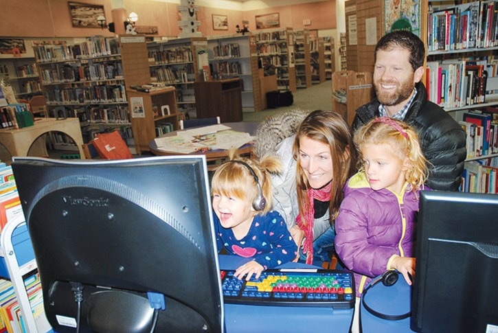 29965tribuneDSC_0039-family-at-library