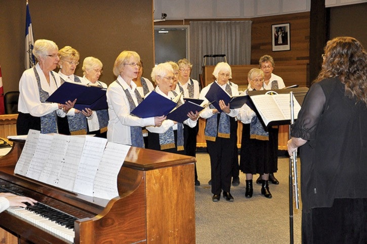 31966tribuneSeniorCarolers