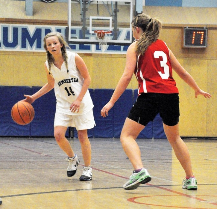 32969tribuneA11GSJrGirlsB-ball468