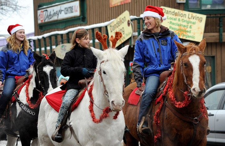 34456tribuneSanta-Parade-front