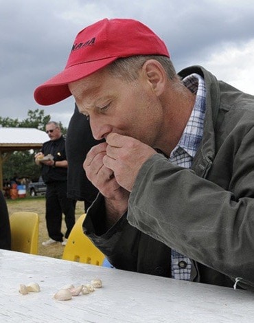 38123tribune_MHP8829-photo-by-Monika-Paterson-Frank-Rohls-of-150-Mile-garlic-eating-contest