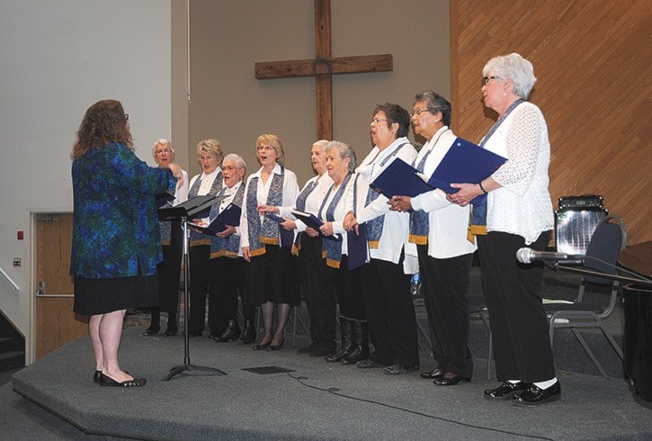 38733tribuneDSC_0588-Seniors-Choir