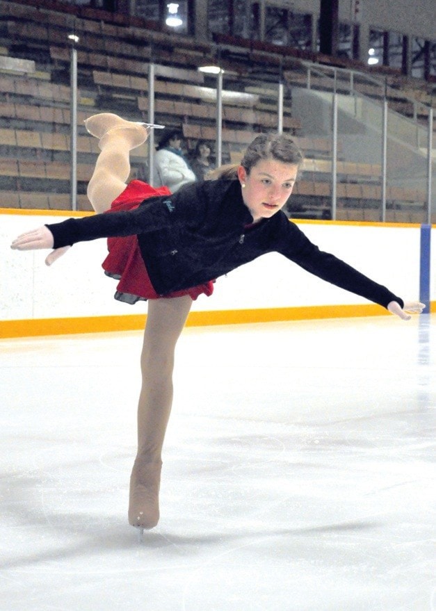 39598tribuneA10GSFigureSkate494