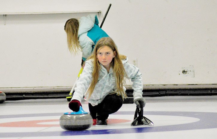 42718tribuneCurling2