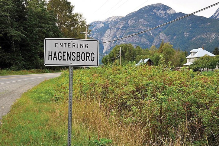 54443tribuneA3-hagensborg-sign-michael