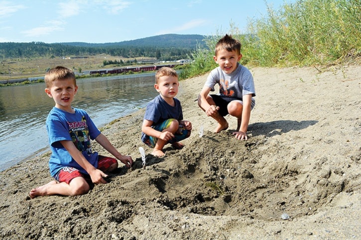 59679tribunemly-boys-at-beach-DSC_1185