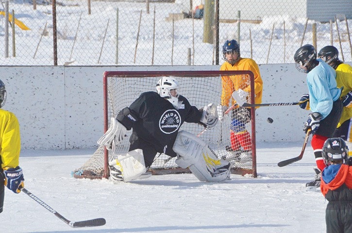 59918tribuneLT-Alkali-Hockey-547