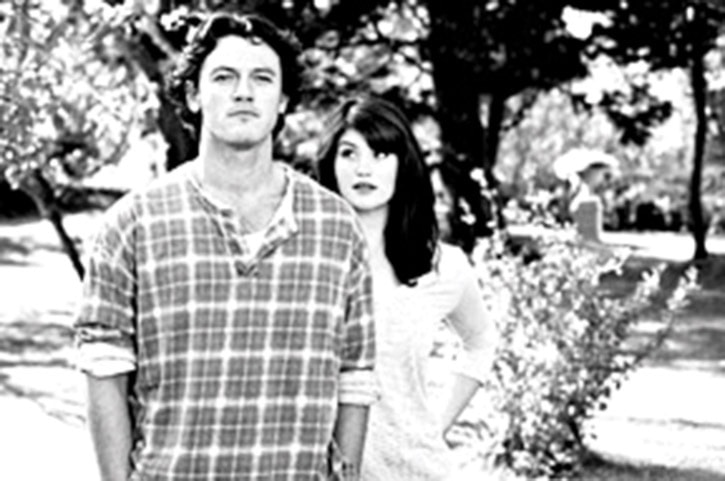 Photo – Luke Evans stars as Andy Cobb and Gemma Arterton as Tamara Drewe