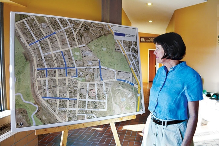 mly city director with paving map