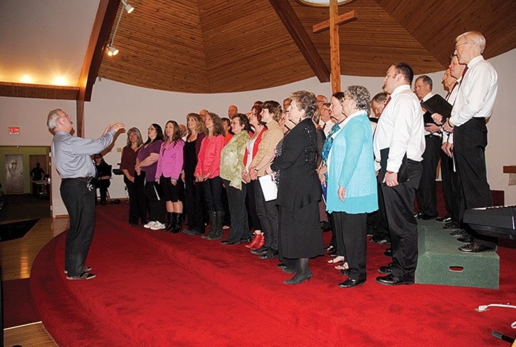 67389tribune-b8-pic-28-Just-for-Fun-with-Cariboo-Men-s-choir-singing-The-Rose-DSC_0028