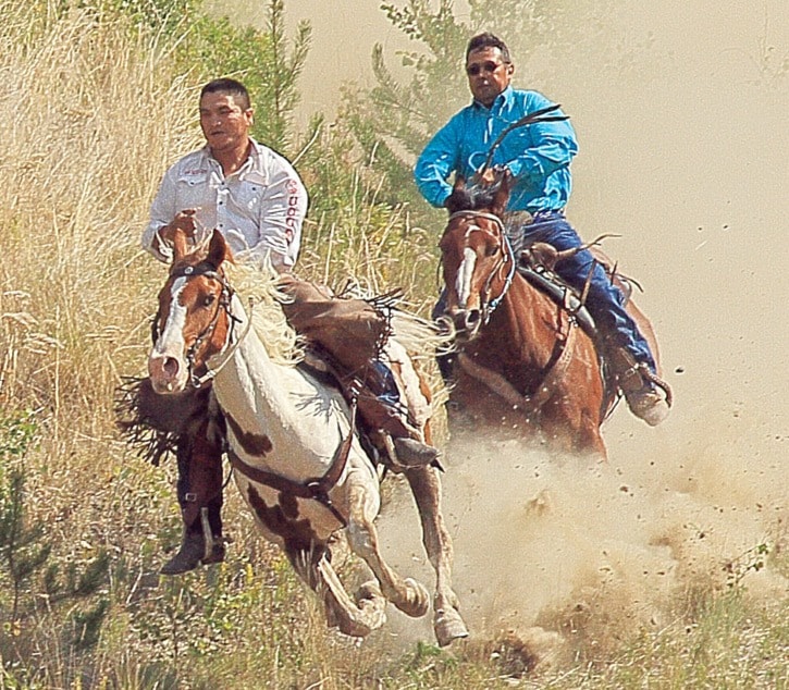 Downhill horserace competitors