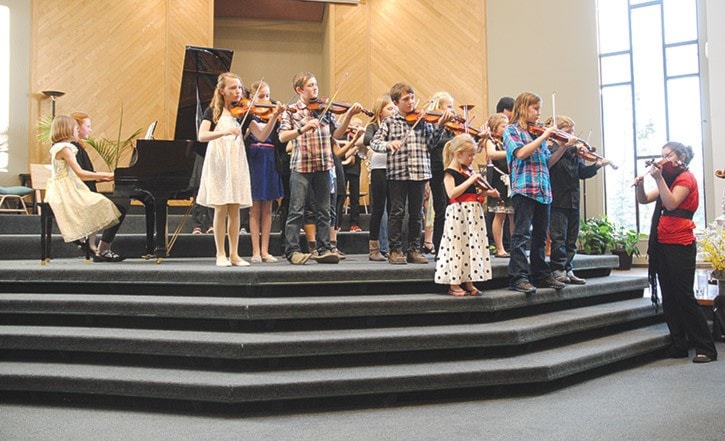 7096tribuneDSC_1146-Cariboo-Youth-Fiddle-Society-with-pianists