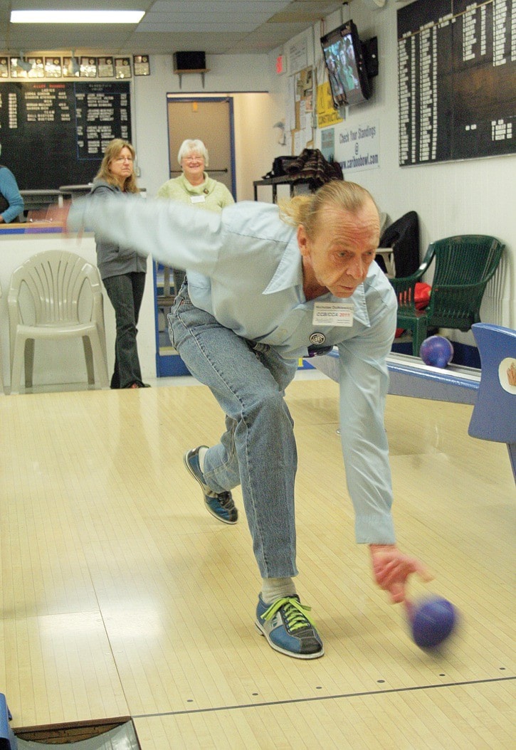74259tribuneRCWhiteCaneBowling037