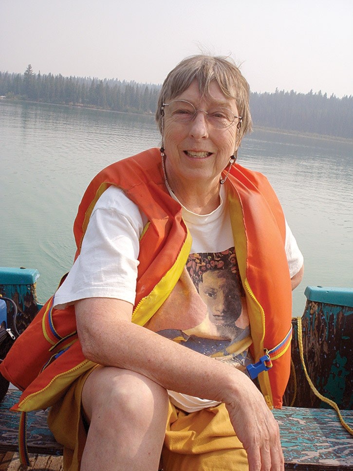 80527tribunea13-ann-on-lake