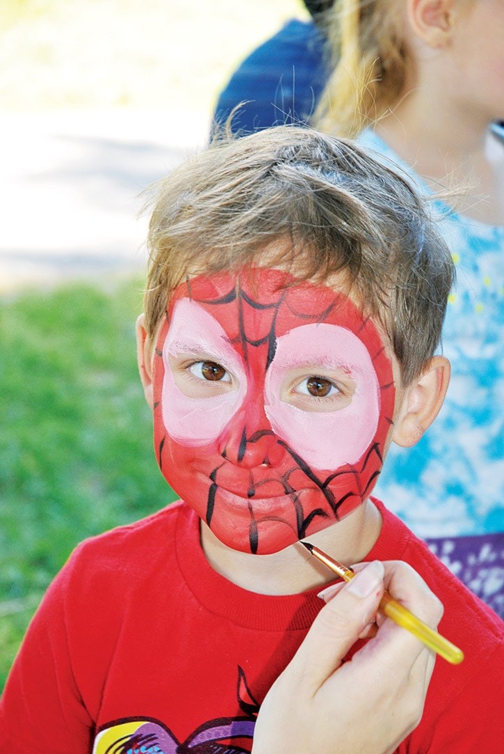 8131tribunea9-1DSC_0971-James-Peterson-5-gets-a-Spiderman-face-at-the-face-painting-booth