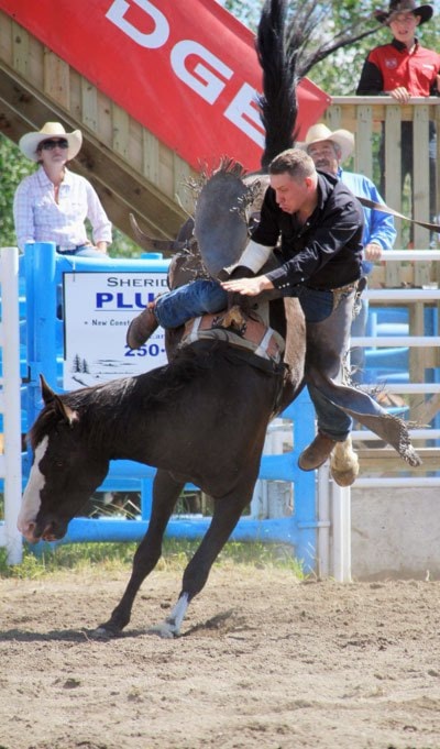 85560100mileWEB_InterlakesRodeo10_071