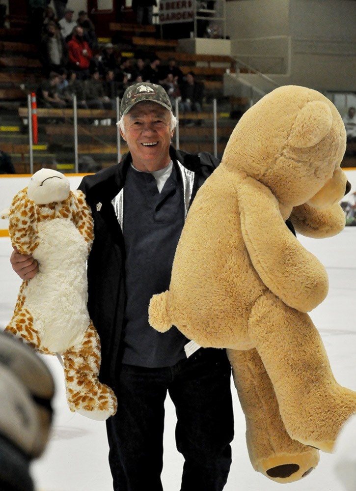 99670tribuneTeddyToss1