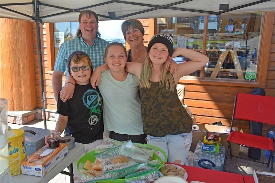 web1_170527-WLT-M-170527-JunkinTrunkWWFDSC_4753
