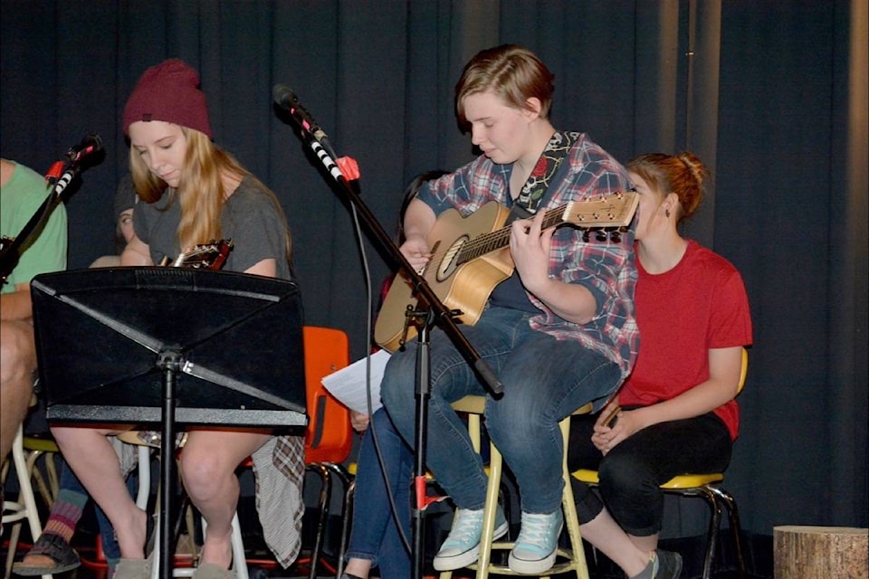 web1_170605-WLT-M-170606-WLT-GuitaristsDSC_4954