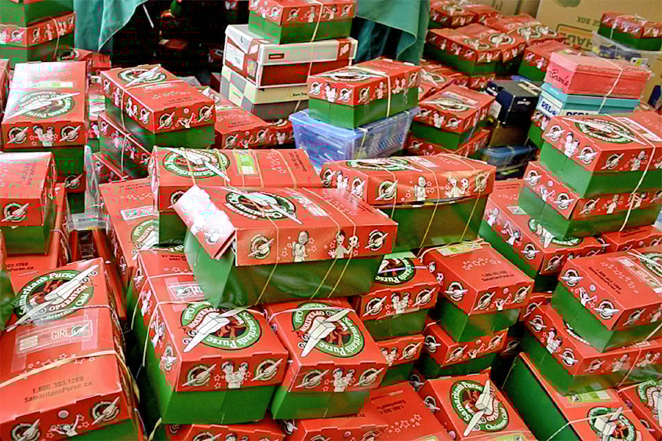 9537302_web1_171215-WLT-SeasonsGreetingsShoeboxes_5