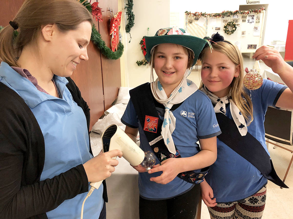 9804553_web1_girlguides4
