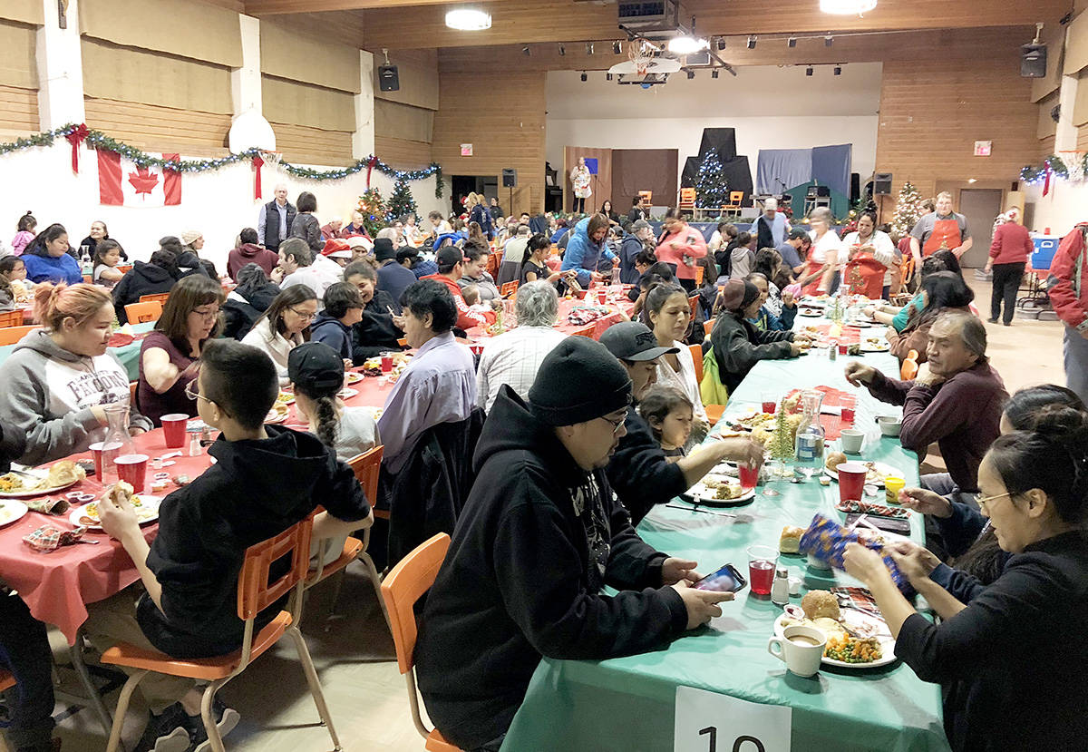 9806432_web1_171215-WLT-YuletideDinner_12