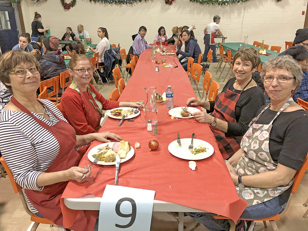 9806432_web1_171215-WLT-YuletideDinner_9