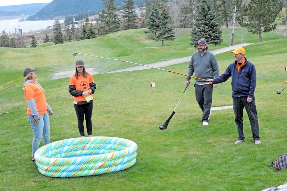 9938238_web1_171227-WLT-YIRGolf