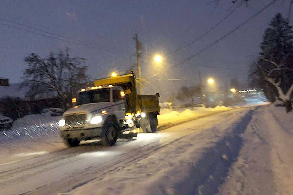 10520282_web1_feb07snowtruck