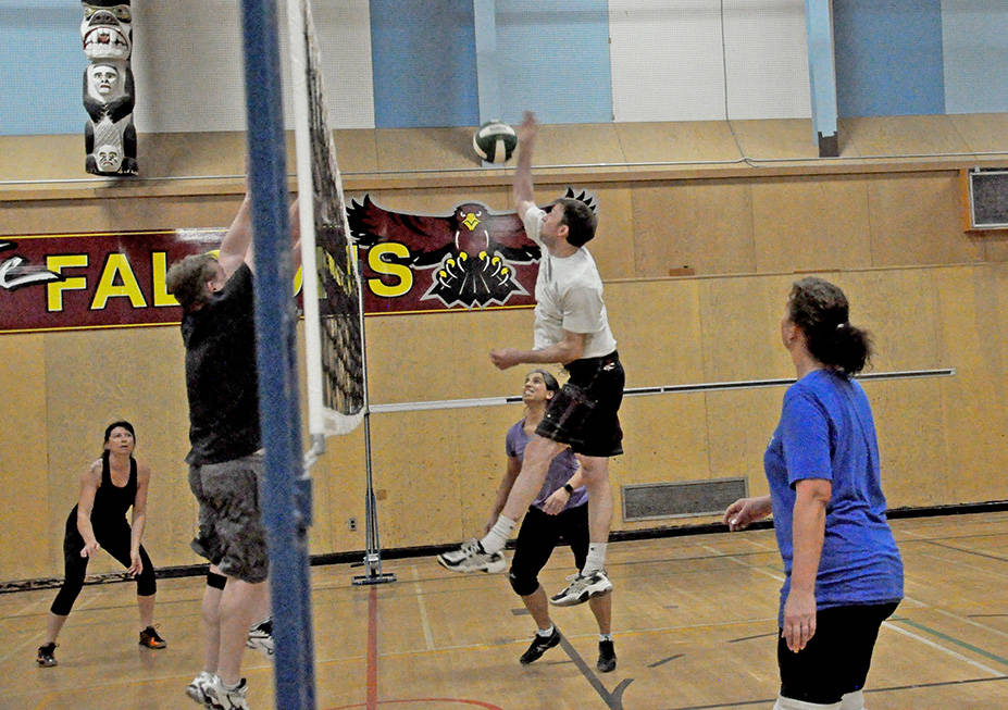 10824440_web1_Volleyball2