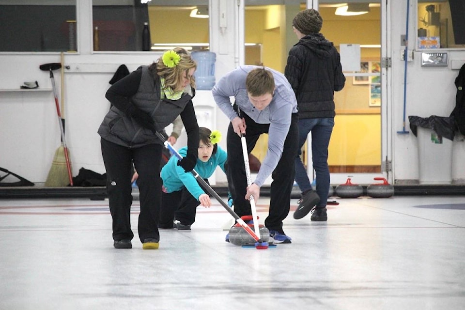 11060236_web1_180317-WLT-M-Bonspiel2