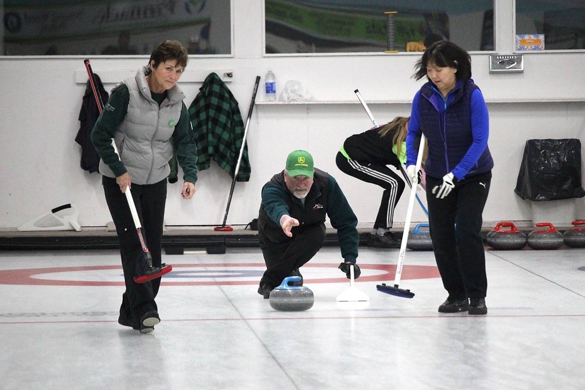 11060236_web1_180317-WLT-M-bonspiel5