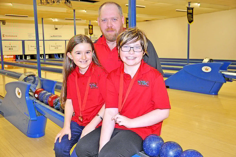 11302382_web1_180404-WLT-YouthBantamBowlers