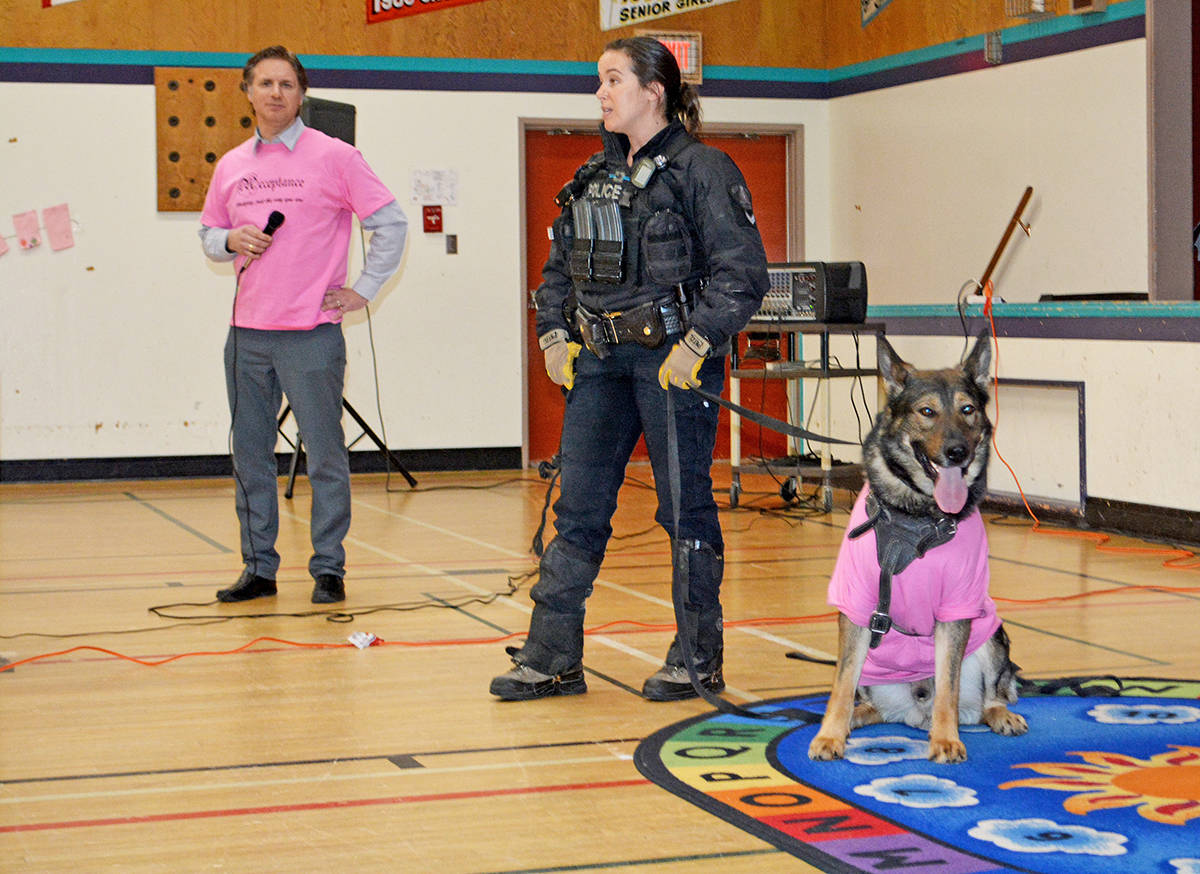 11818134_web1_mlyRCMPDogHandler