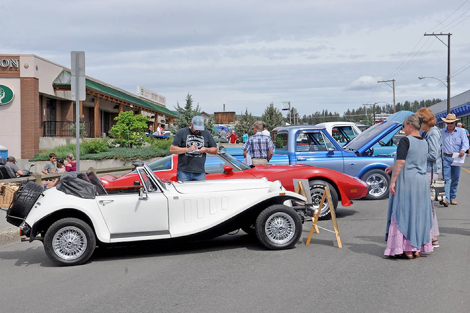 Judges work diligently Sunday afternoon selecting winners at the Lakers Car Club 24th Annual Show and Shine in downtown Williams Lake. (Greg Sabatino photo)