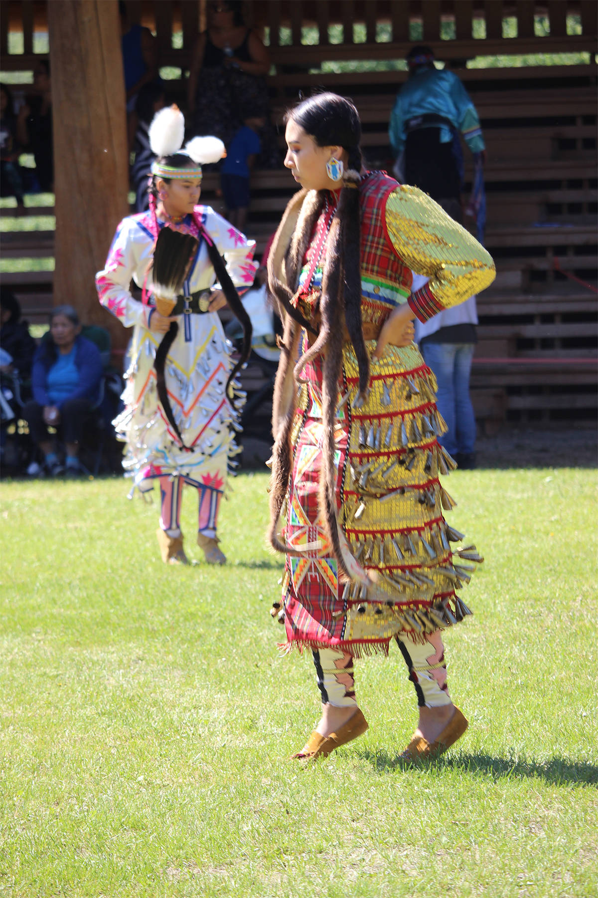 12354131_web1_powwow11