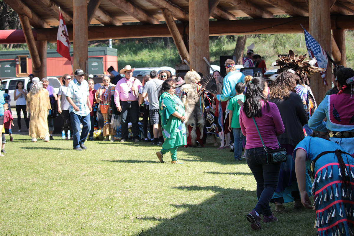 12354131_web1_powwow4