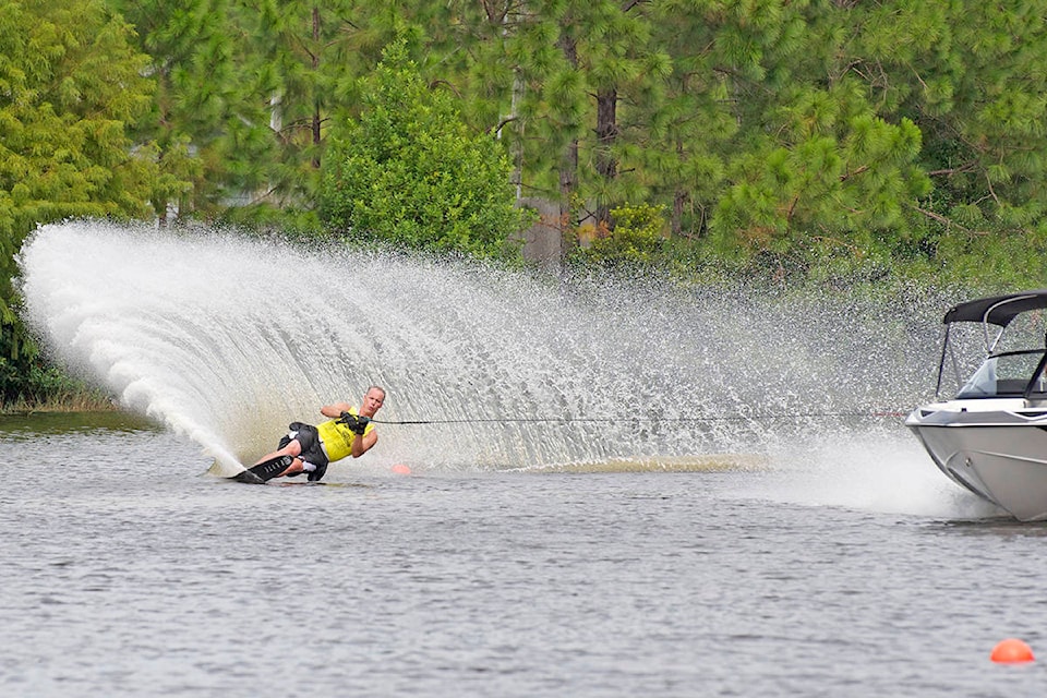 12638188_web1_180708-WLT-WaterSkiProvsDSC_0194