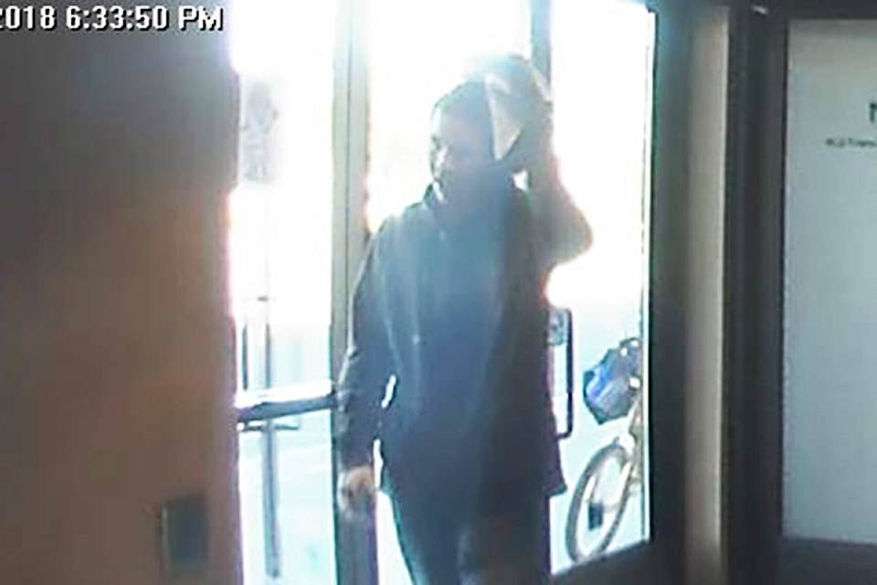 12746437_web1_180718-WLT-thieves-break-in-credit-union_2