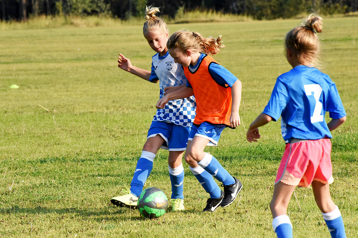 13252900_web1_soccer4
