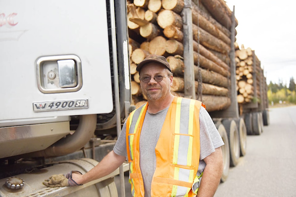 13641761_web1_trucker