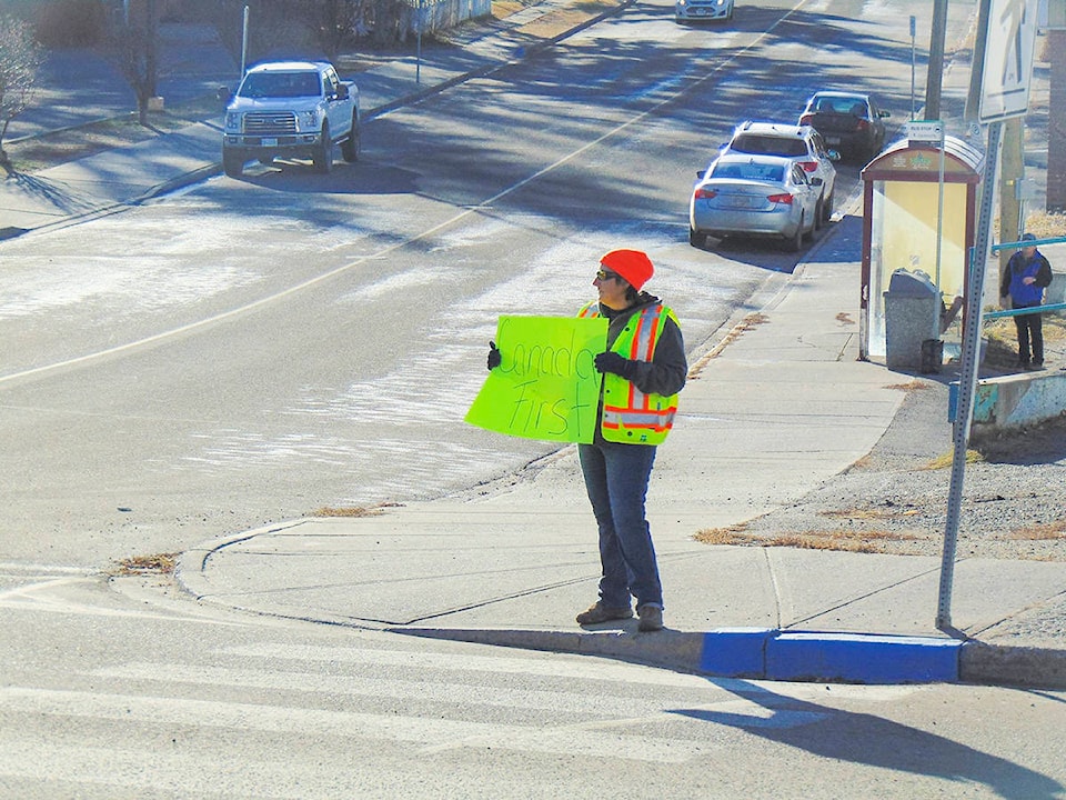 14811163_web1_Protestor