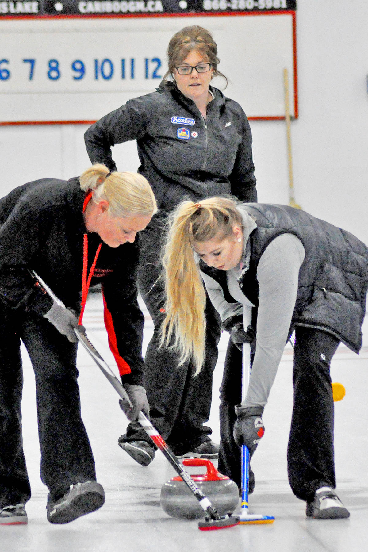 15539571_web1_190213-WLT-Bonspiel3