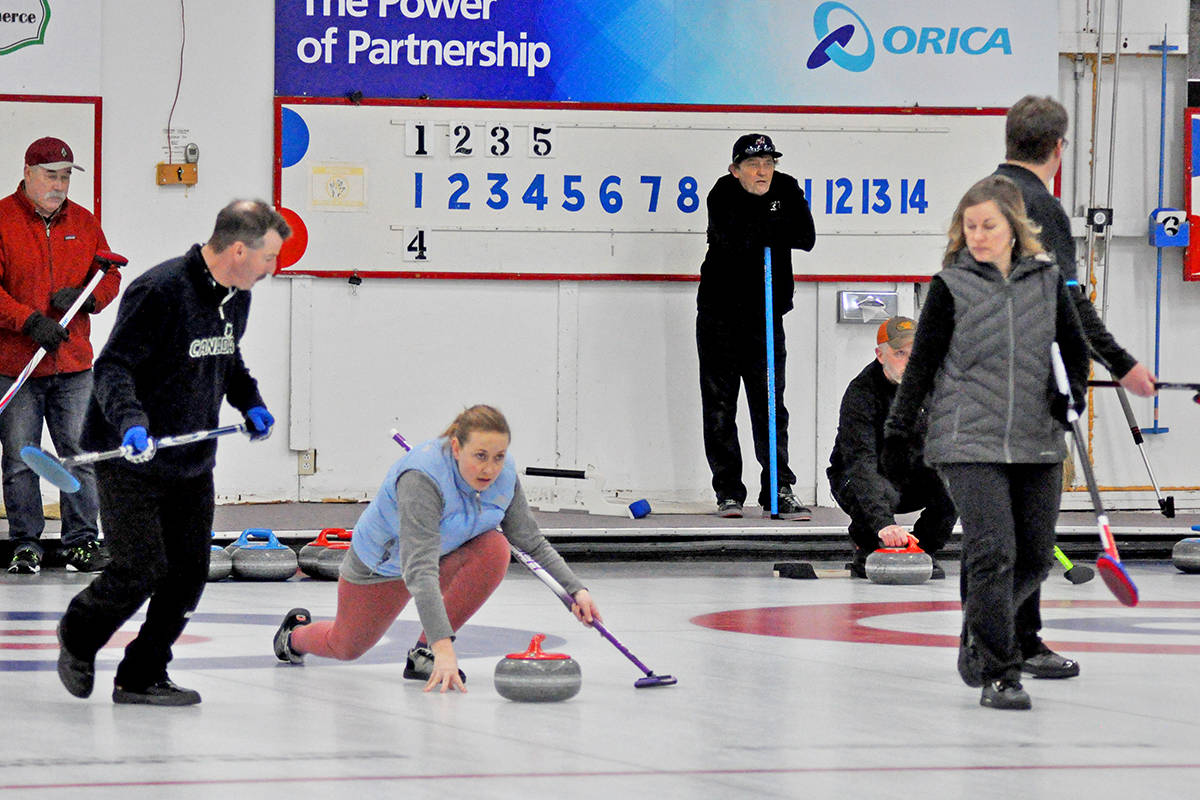 15896834_web1_190311-WLT-Bonspiel7