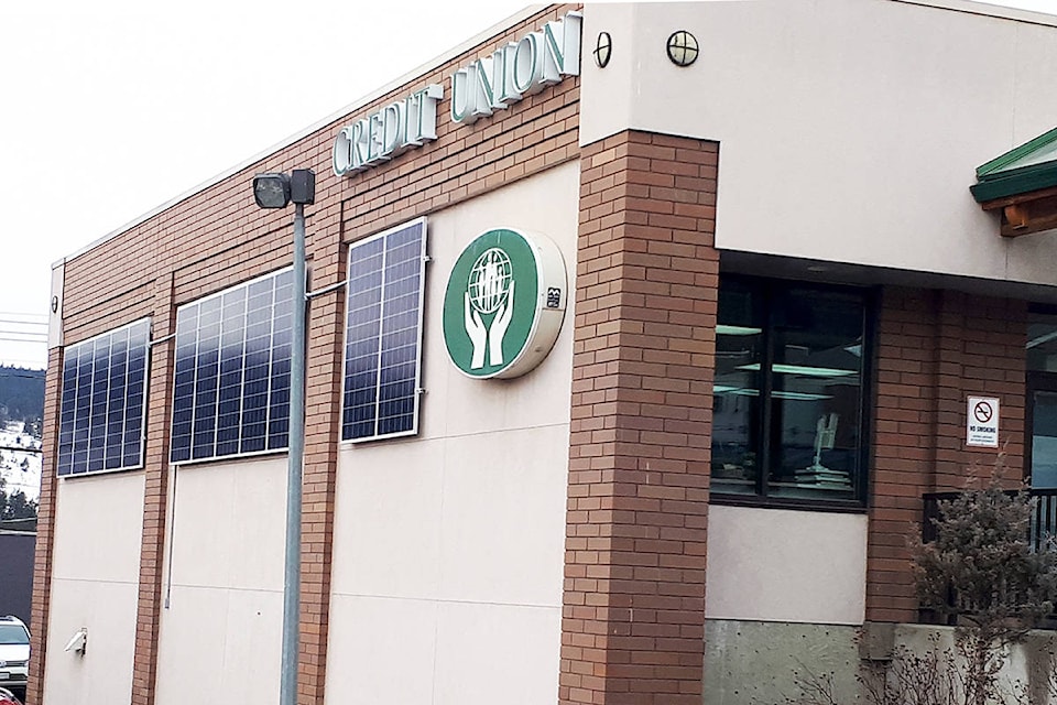 15980276_web1_190320-WLT-CreditUnionSolar