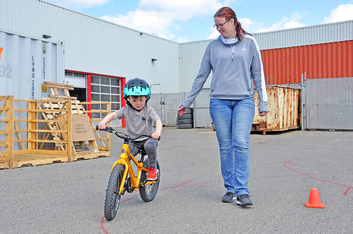 16698557_web1_190505-WLT-BikeRodeo6