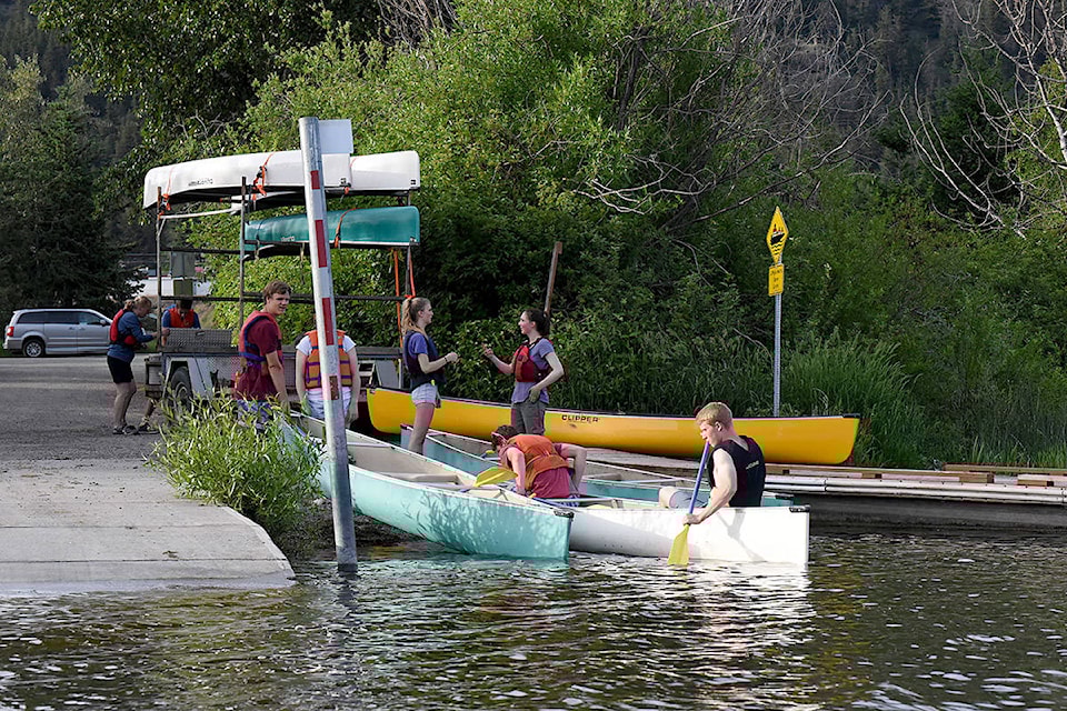 17263234_web1_canoe3