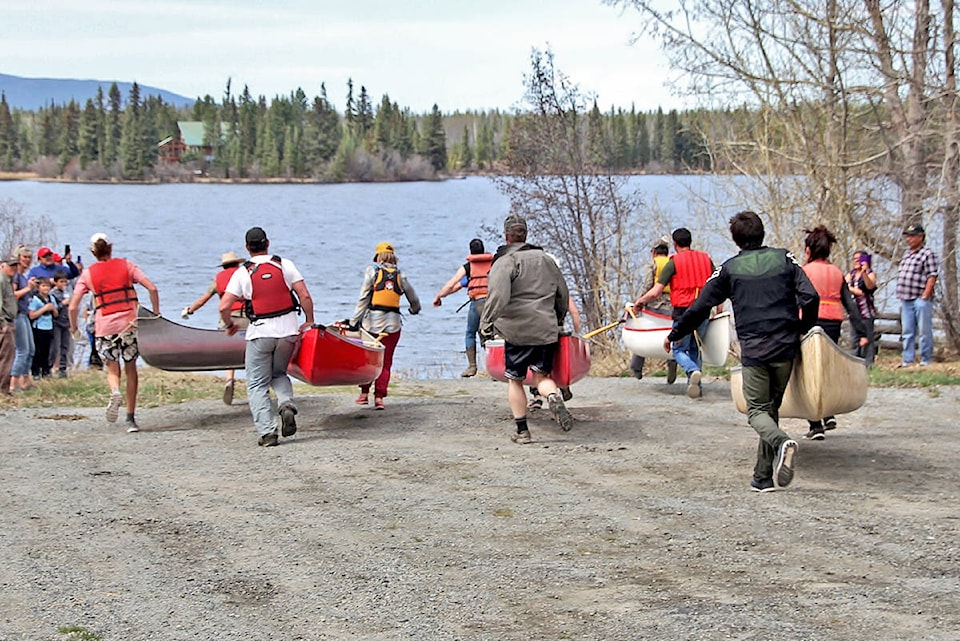 17017626_web1_190527-WLT-DeanRiverCanoeRace-2