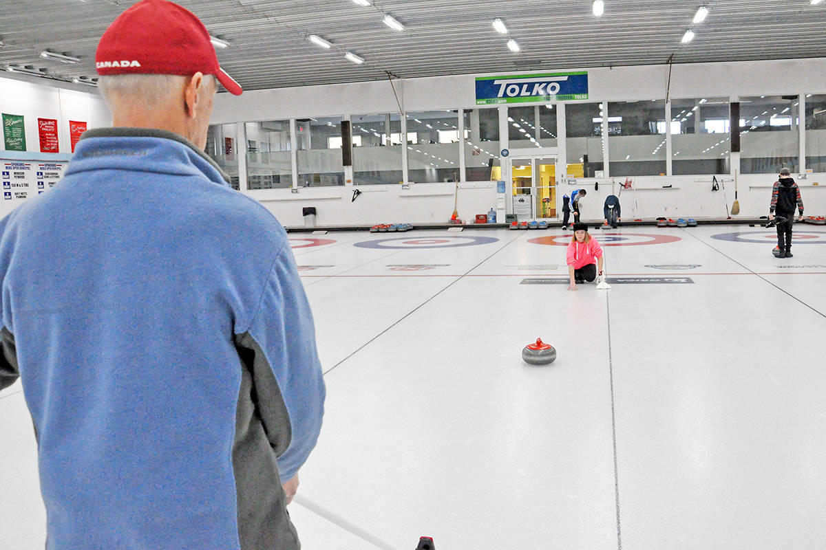 19169728_web1_191030-WLT-CurlingClub3